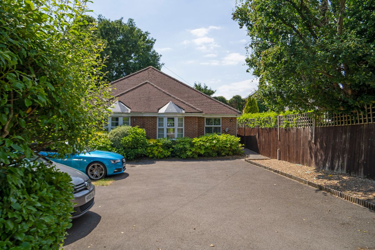 Catherington Lane, Horndean, Waterlooville, PO8 9HY A.J.Eyre and Sons