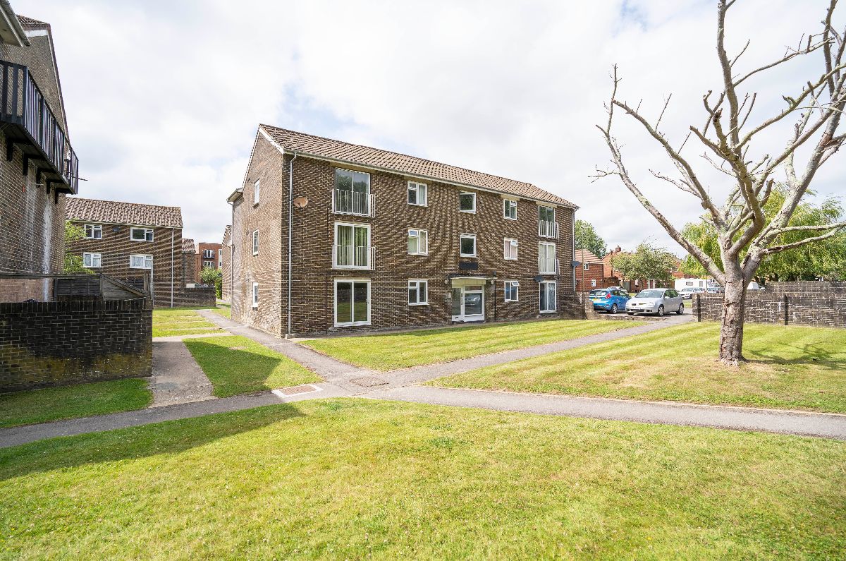 Crombie Close, Waterlooville, PO8 8NE A.J.Eyre and Sons