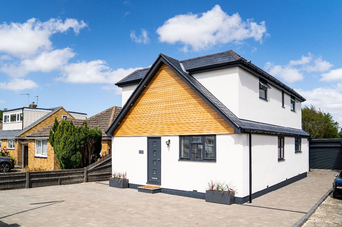 Silverdale Drive, Waterlooville, Hampshire, PO7 6DU A.J.Eyre and Sons