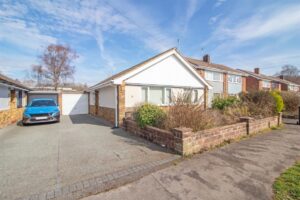 Albretia Avenue, Cowplain, PO8 8QS