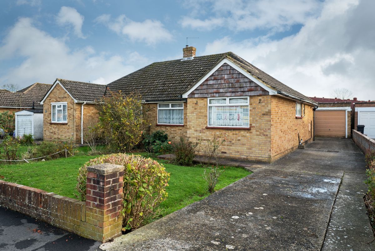 Sunnymead Drive, Waterlooville, Hampshire, PO7 6BU A.J.Eyre and Sons