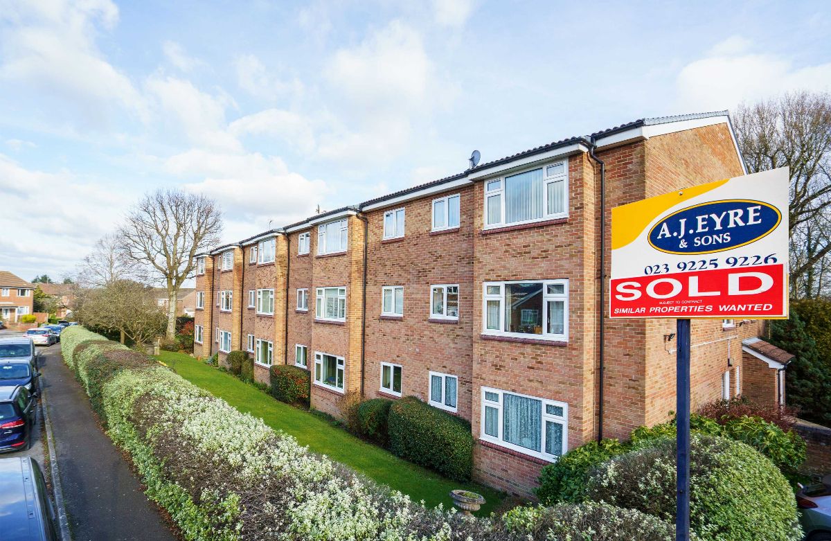 Holly Drive, Waterlooville, PO7 8HS A.J.Eyre and Sons