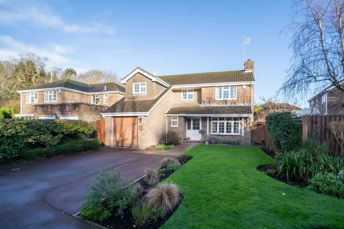 Heather Close, Waterlooville, PO7 8EE A.J.Eyre and Sons