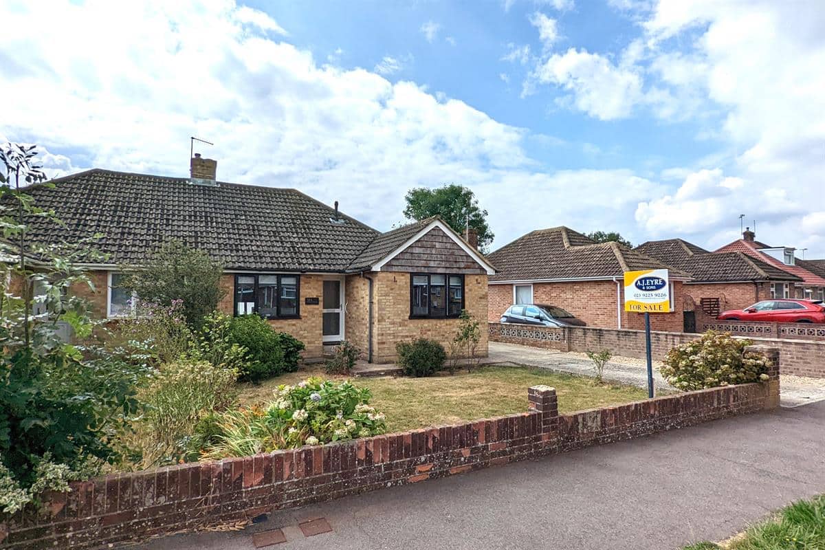 Sunnymead Drive, Waterlooville, Hampshire, PO7 6BU A.J.Eyre and Sons