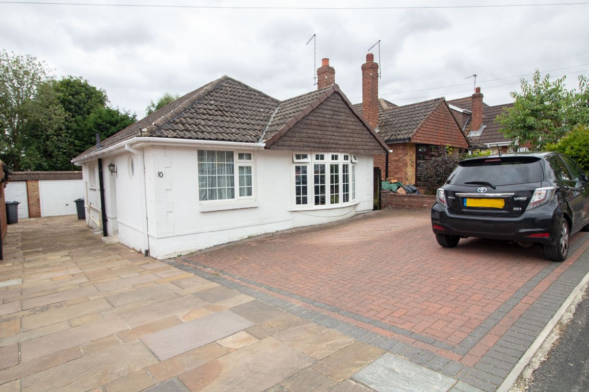 Willow Tree Avenue, Cowplain, PO8 8AN A.J.Eyre and Sons