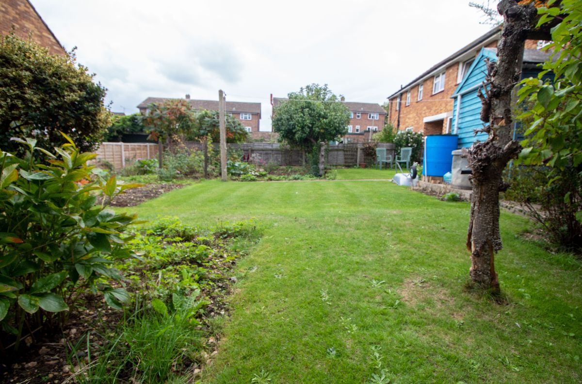 Bell Crescent, Waterlooville, PO7 7DG A.J.Eyre and Sons