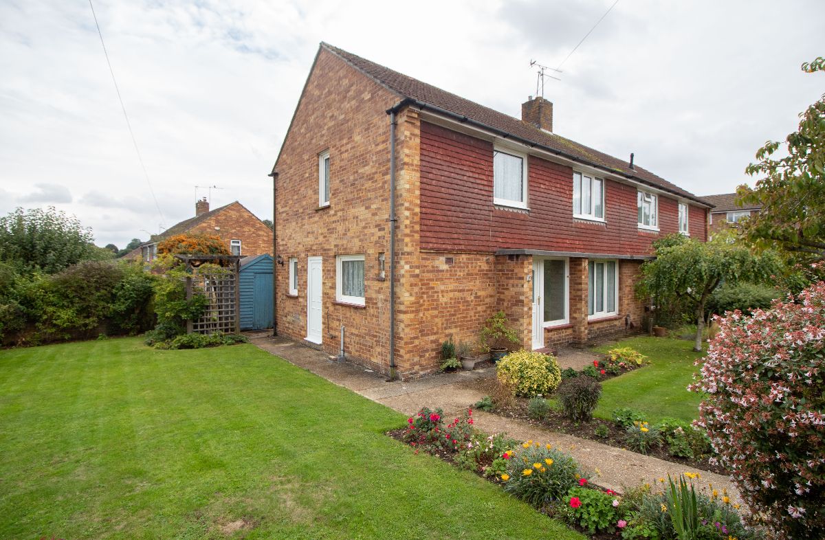 Bell Crescent, Waterlooville, PO7 7DG A.J.Eyre and Sons