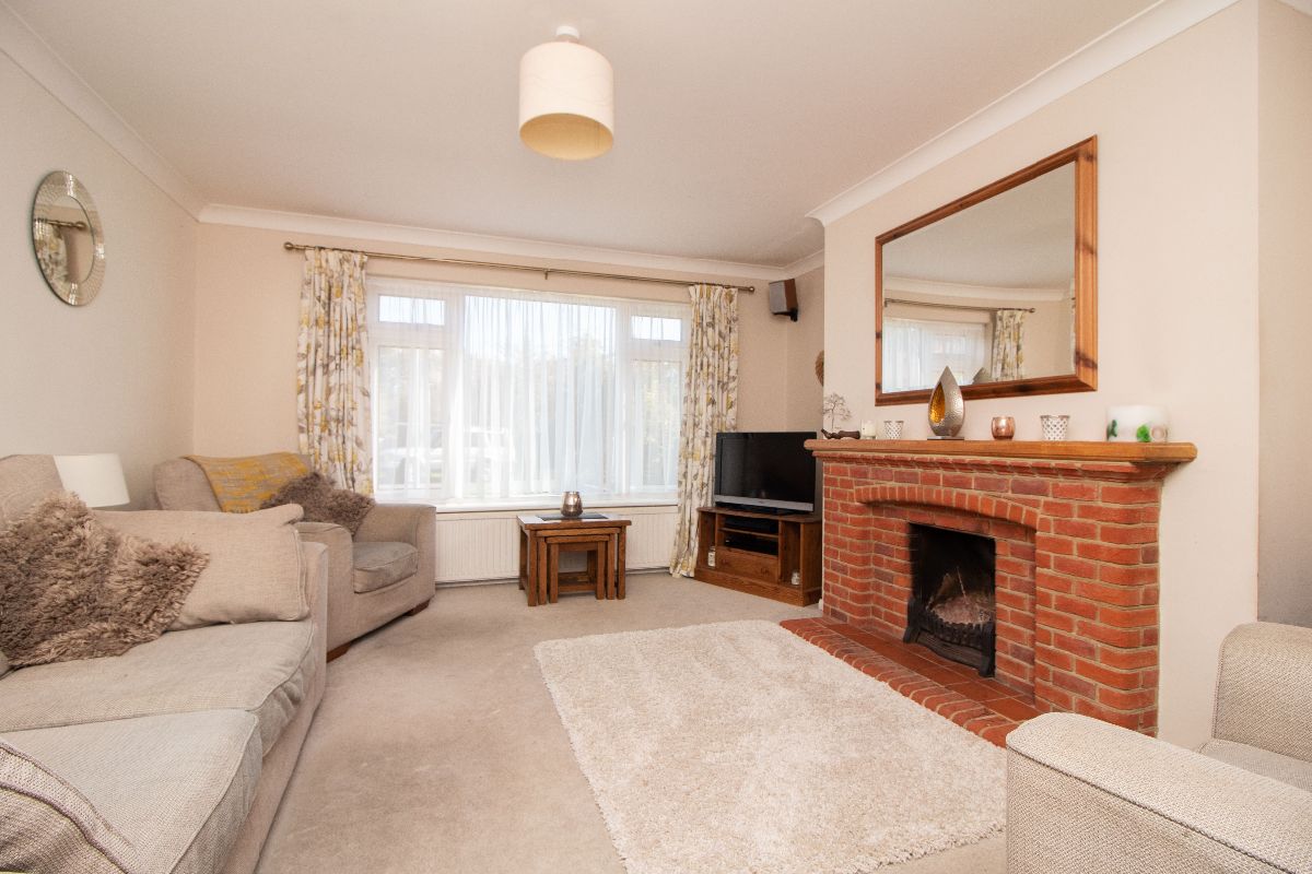 Cherry Tree Avenue, Cowplain, Waterlooville, PO8 8AP A.J.Eyre and Sons