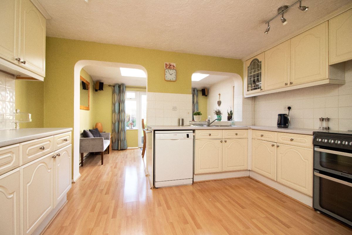 Cherry Tree Avenue, Cowplain, Waterlooville, PO8 8AP A.J.Eyre and Sons