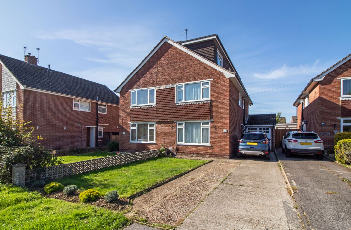 Cherry Tree Avenue, Cowplain, Waterlooville, PO8 8AP A.J.Eyre and Sons