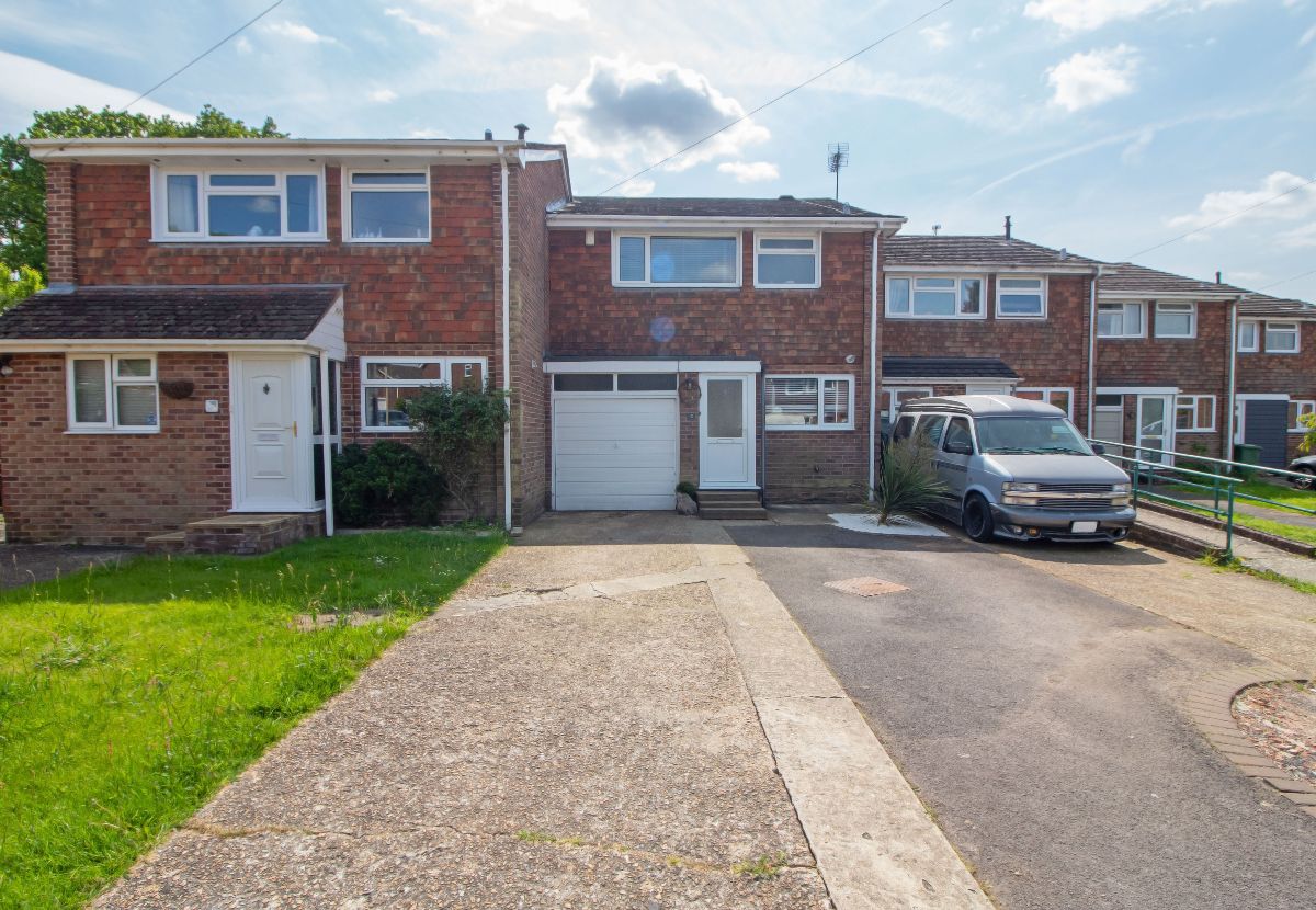 The Spinney, Horndean, PO8 9PN A.J.Eyre and Sons