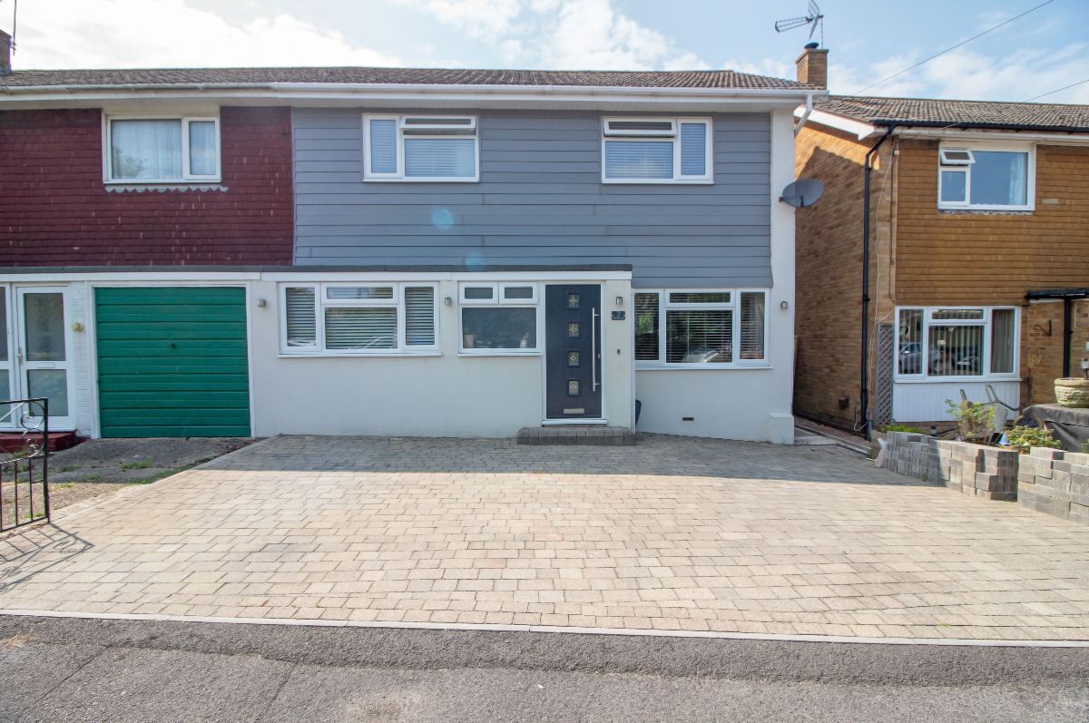 Keats Close, Cowplain, PO8 8JZ A.J.Eyre and Sons