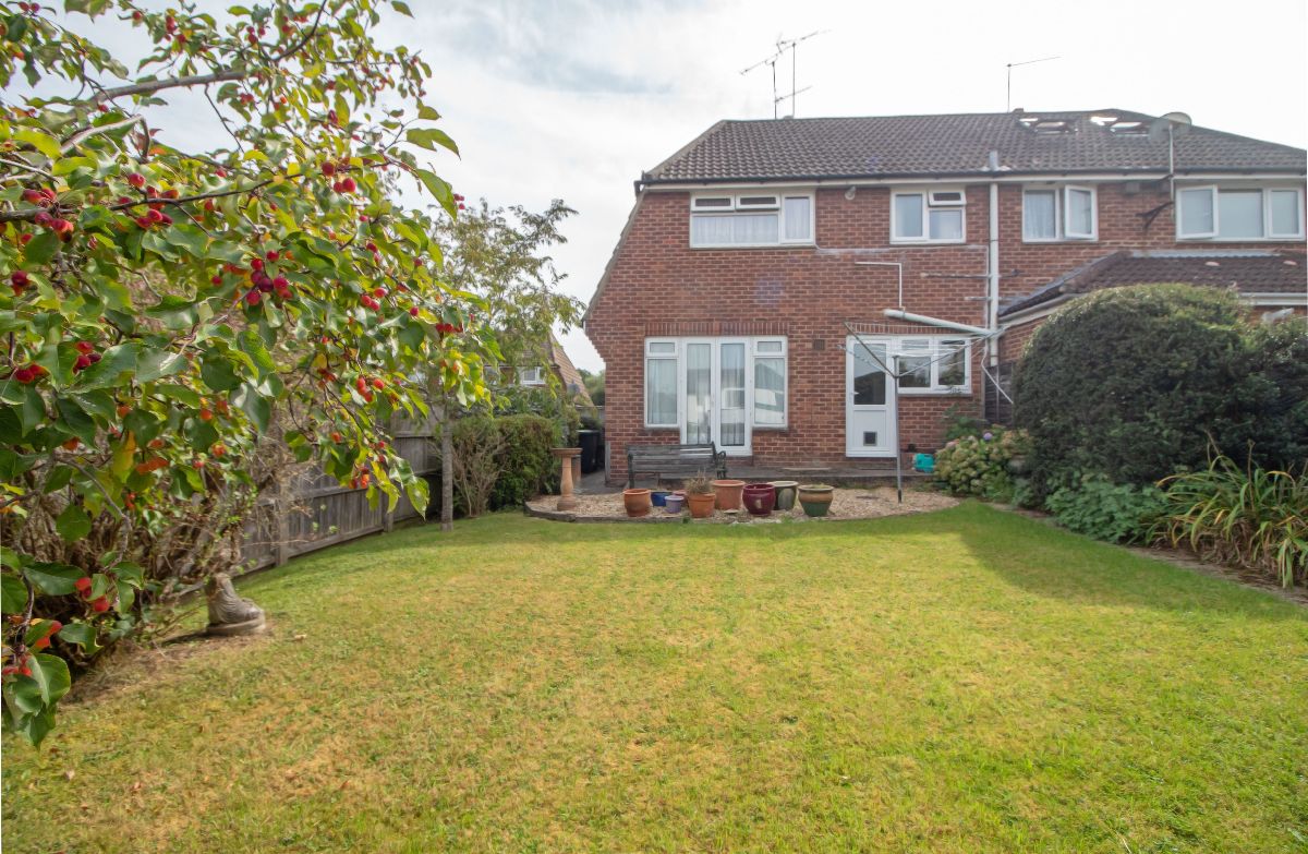 Milbeck Close, Cowplain, PO8 8EP A.J.Eyre and Sons