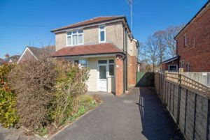 Summerhill Road, Cowplain, PO8 8XE