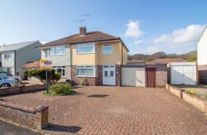 Meadway, Waterlooville, PO7 7QJ
