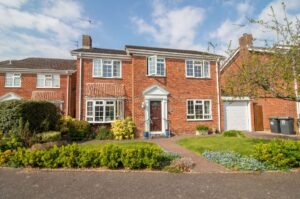 Latchmore Gardens, Cowplain, PO8 8XR