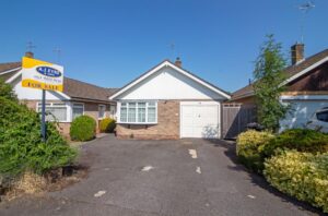 Masefield Crescent, Cowplain, PO8 8JT