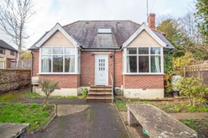 London Road, Horndean, PO8 0BW