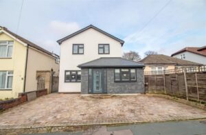 Kings Road, Cowplain, PO8 8UR