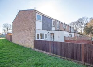 Robin Gardens, Cowplain, PO8 9XE