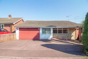 Hazleton Way, Horndean, PO8 9DX