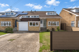 Lincoln Rise, Cowplain, PO8 9AS